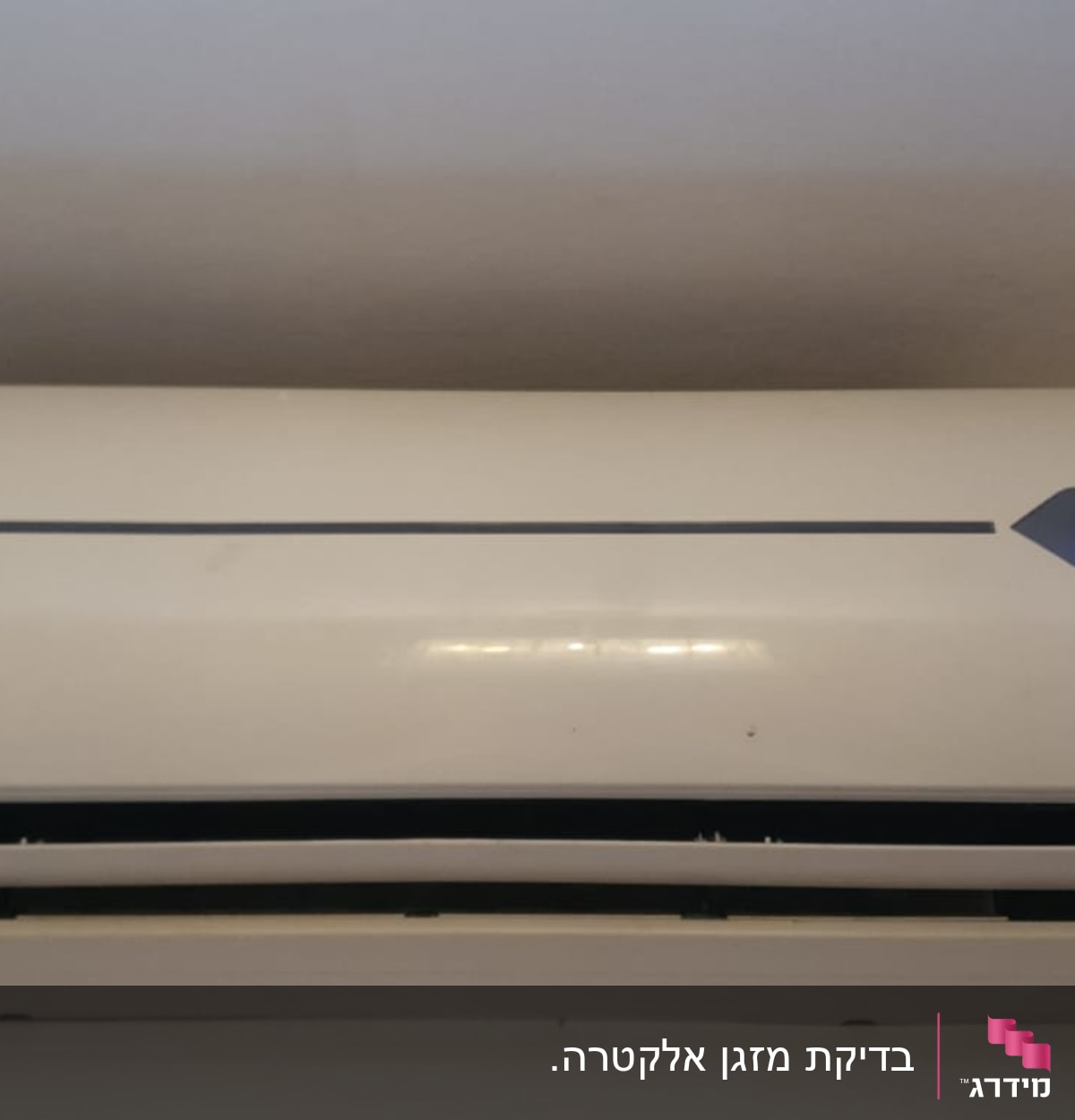 מזגן קיר עם תצוגת טמפרטורה דיגיטלית